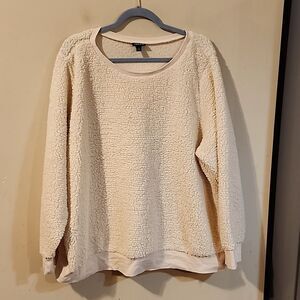 Torrid fuzzy top size 3